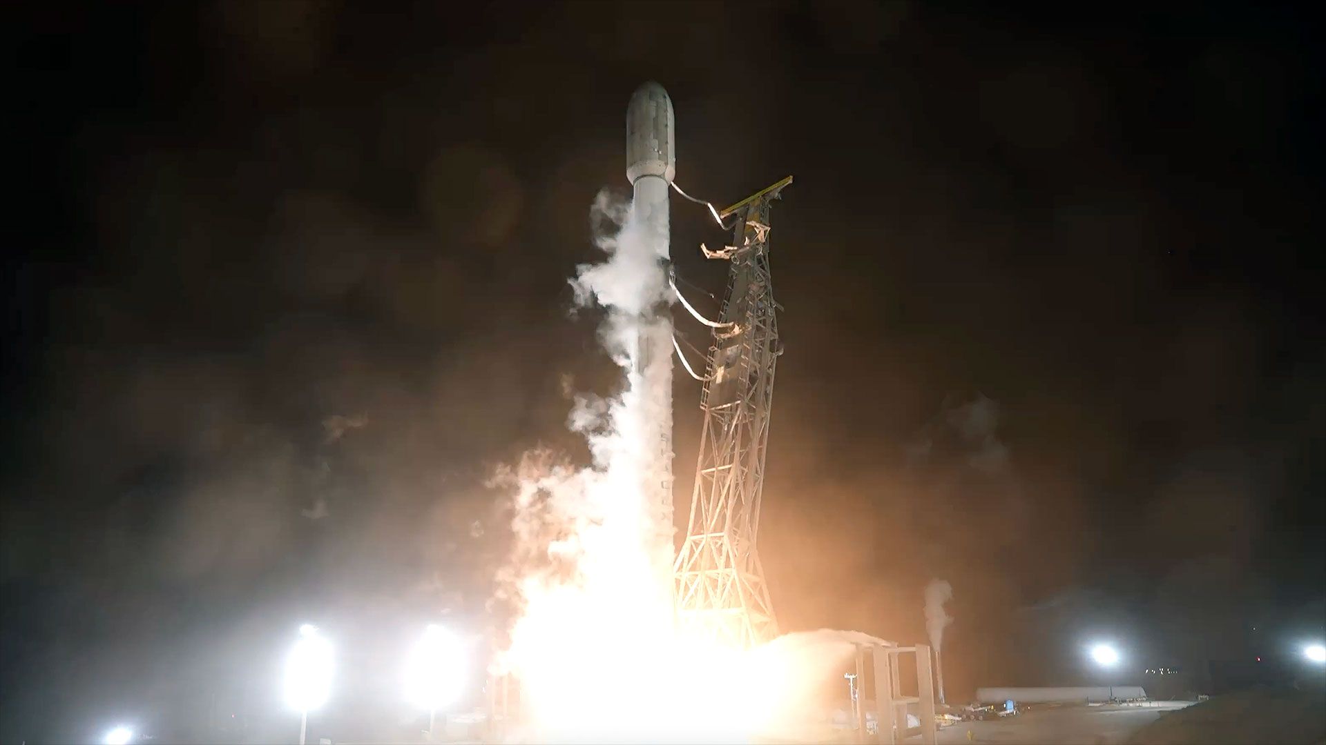 SpaceX launches new batch of US spy satellites from California (video) 图片 1