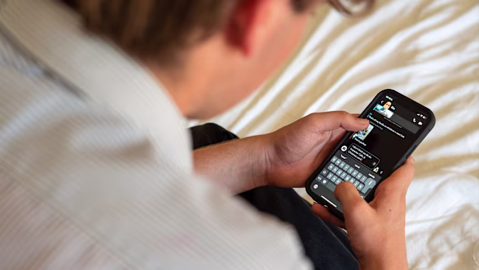 UK teenagers face midnight curfew on using social media platforms 图片 1