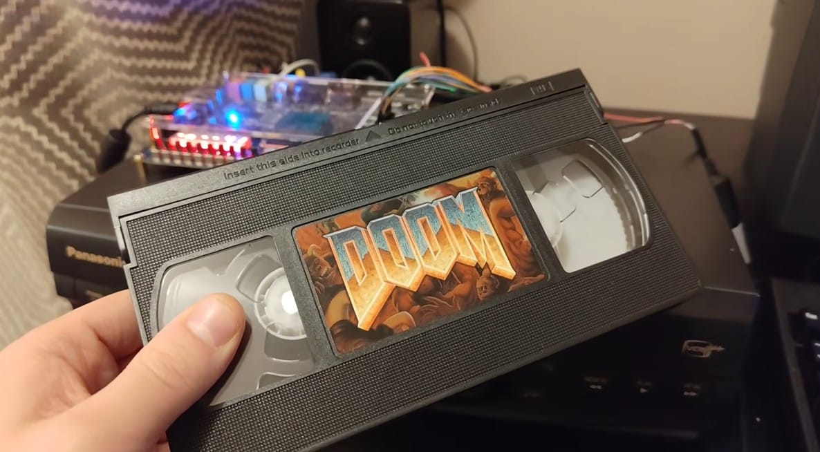 如果电子游戏用 VHS 光盘发行会怎样？一位 Modder 正在实测 图片 1
