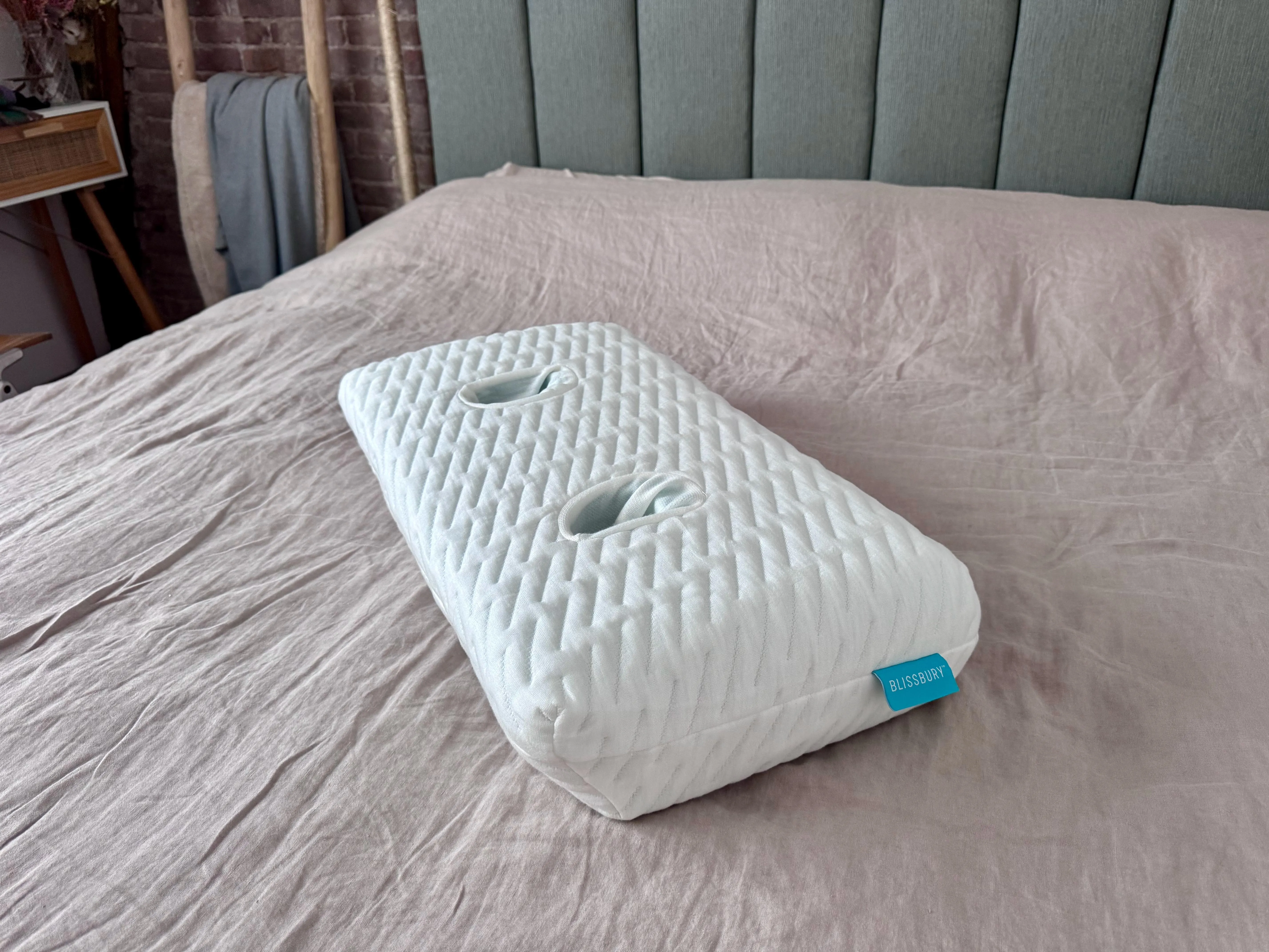 Forget expensive sleepbuds. Buy this pillow instead 图片 1