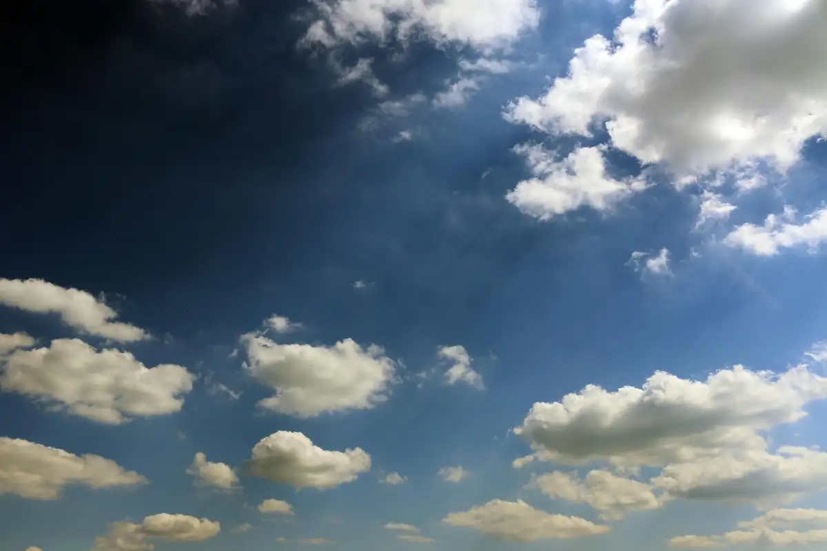Airborne Microplastics May Be Warming the Planet 图片 1