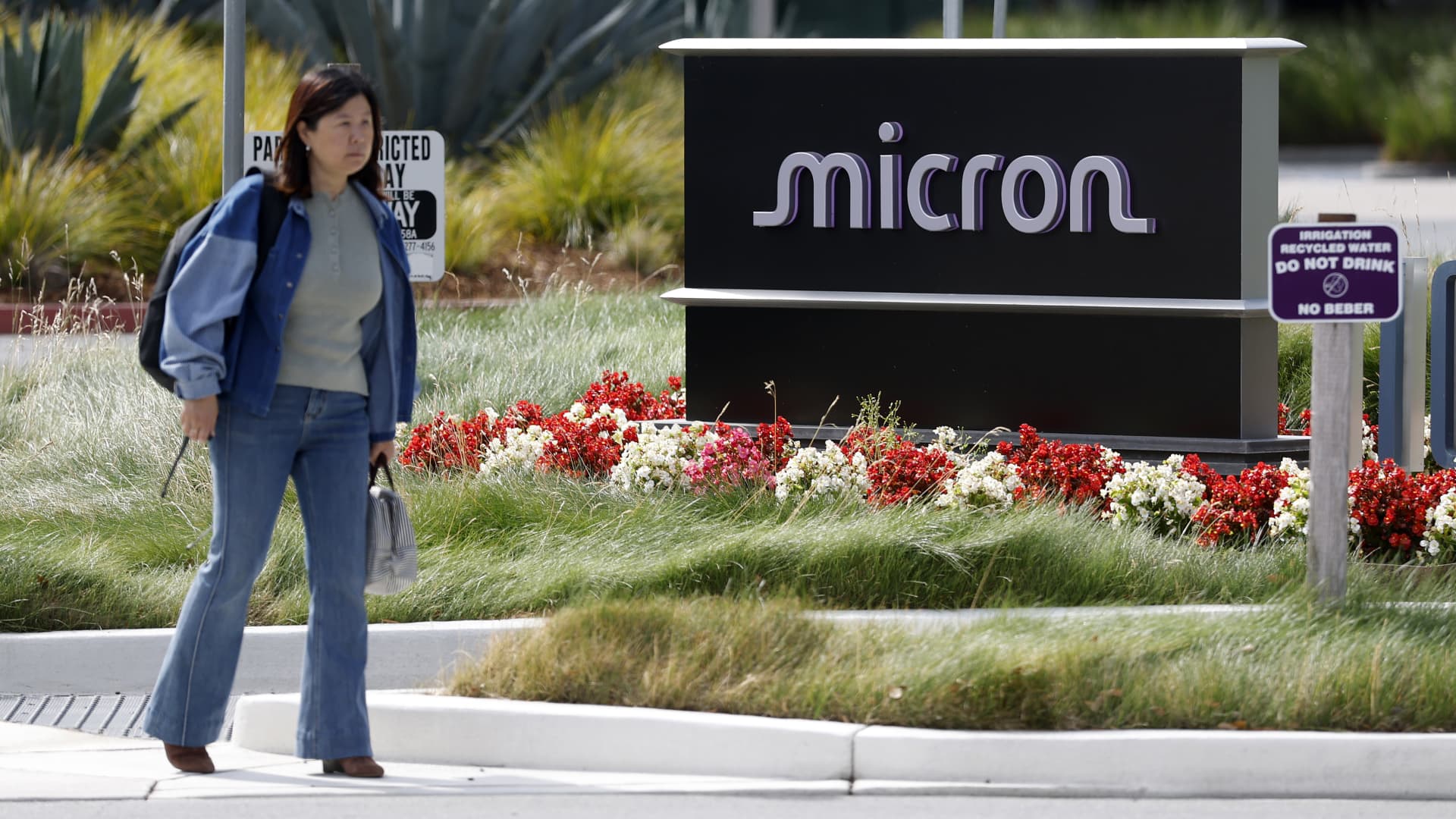 Micron hits $1T market cap for the first time 图片 1