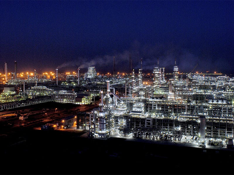 How an Oil Refinery Works 图片 1