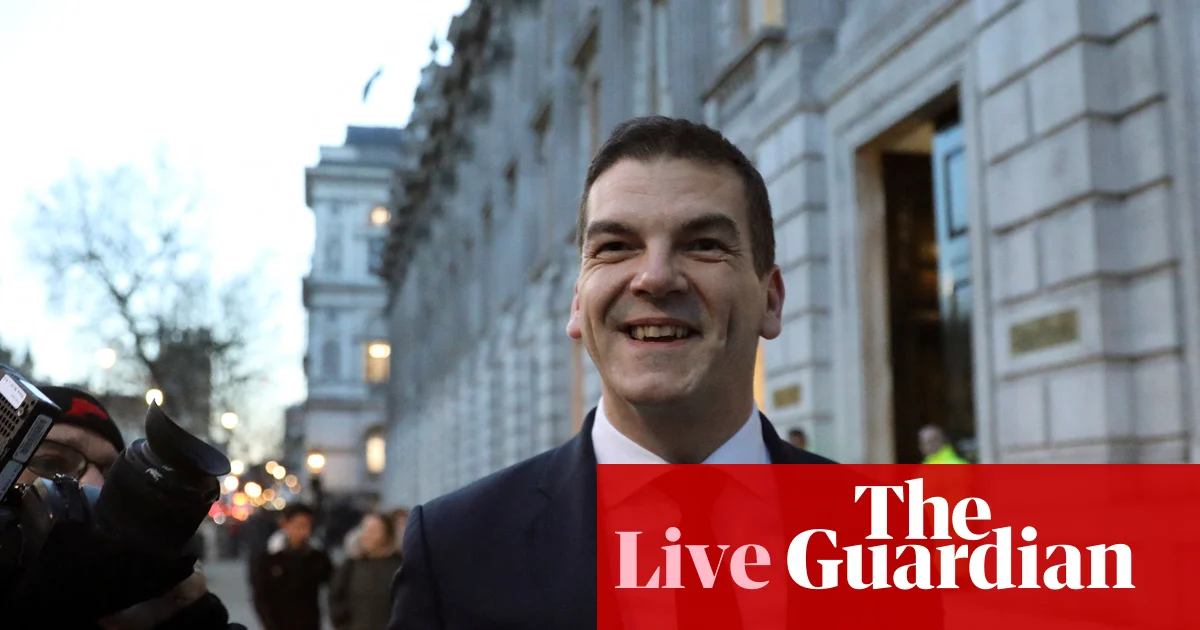 Ex-Foreign Office chief Olly Robbins launches judicial review over his sacking – UK politics live 图片 1