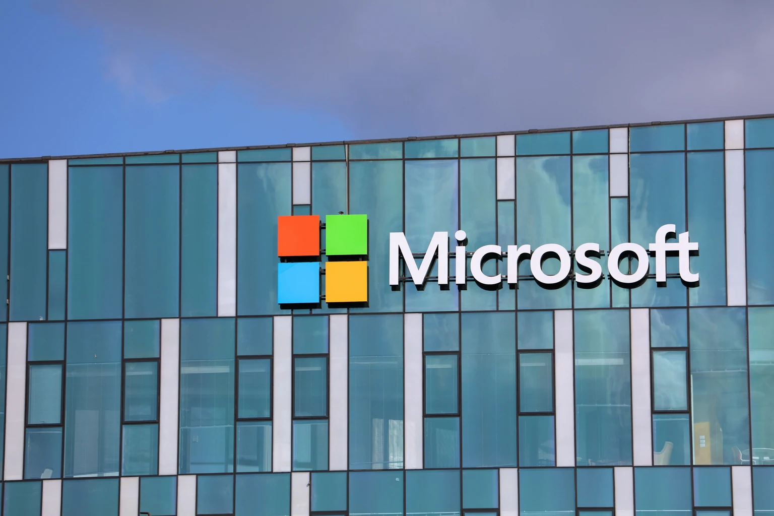 Microsoft's $678 Billion Backlog Just Weakened AI's Biggest Bear Case 图片 1