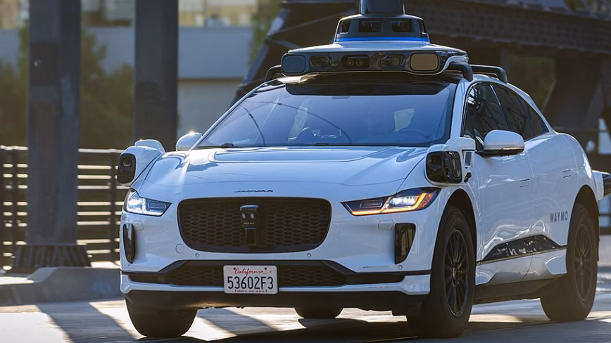 Waymo issues its sixth recall after robotaxis drove into highway construction zones 13 times 图片 1