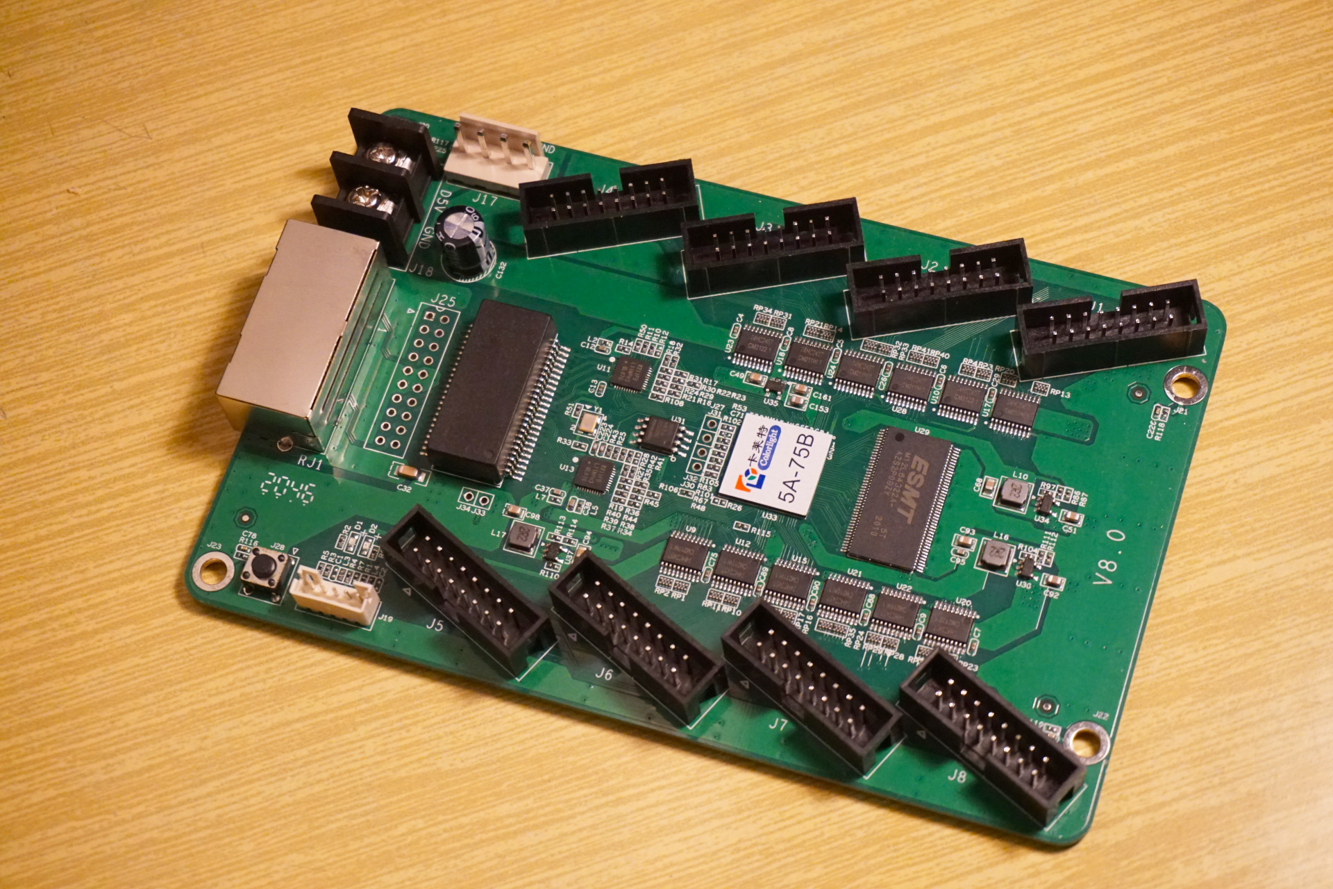 Colorlight 5A-75B：深入一款热门低成本 ECP5 FPGA 开发板 图片 1