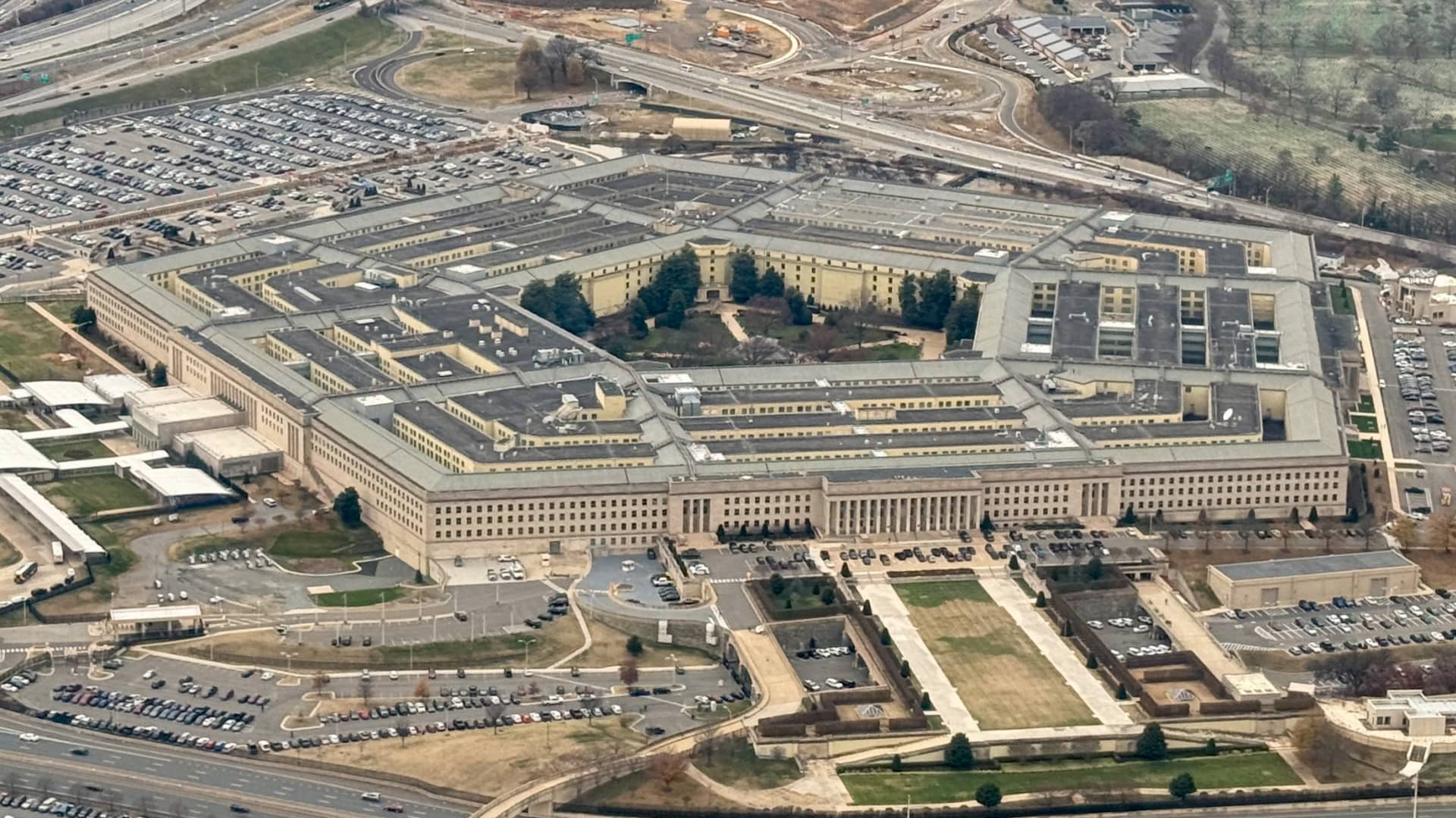 Pentagon gives contractors 21 days for plans to boost weapons production 图片 1