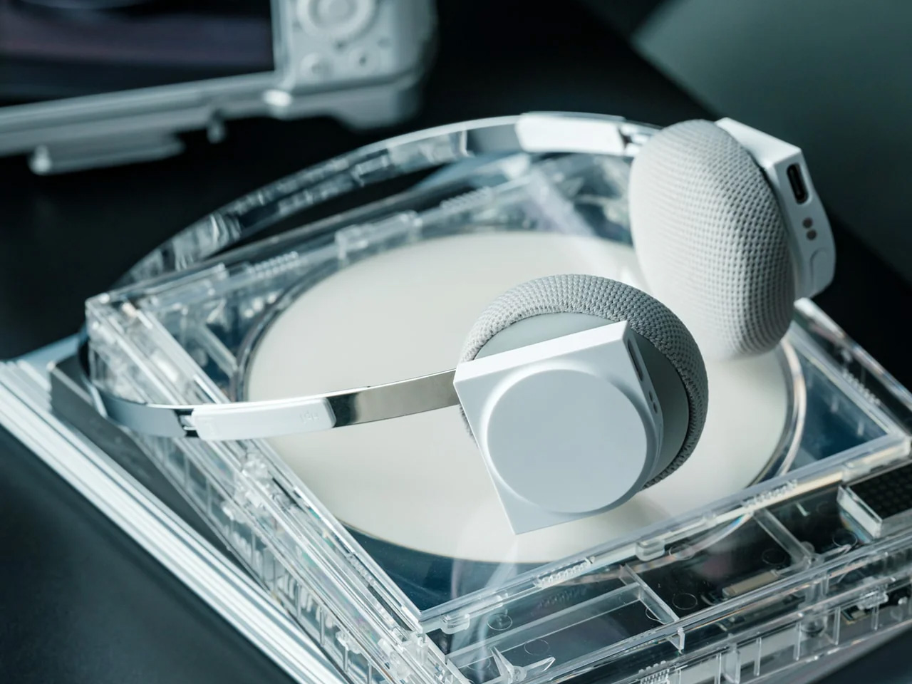 9 Best Travel Gadgets for Summer 2026 That Survive Both Airport Security and Instagram 图片 1
