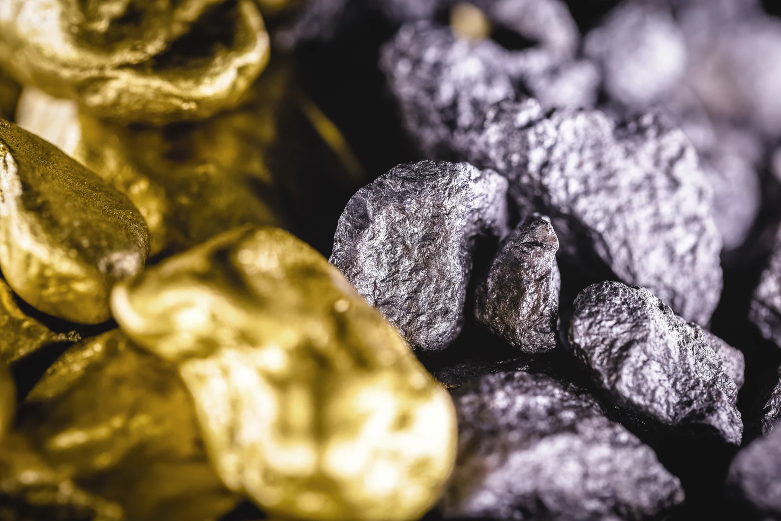 Why You Should Buy The Dip In Gold, Silver, And Mining Stocks 图片 1