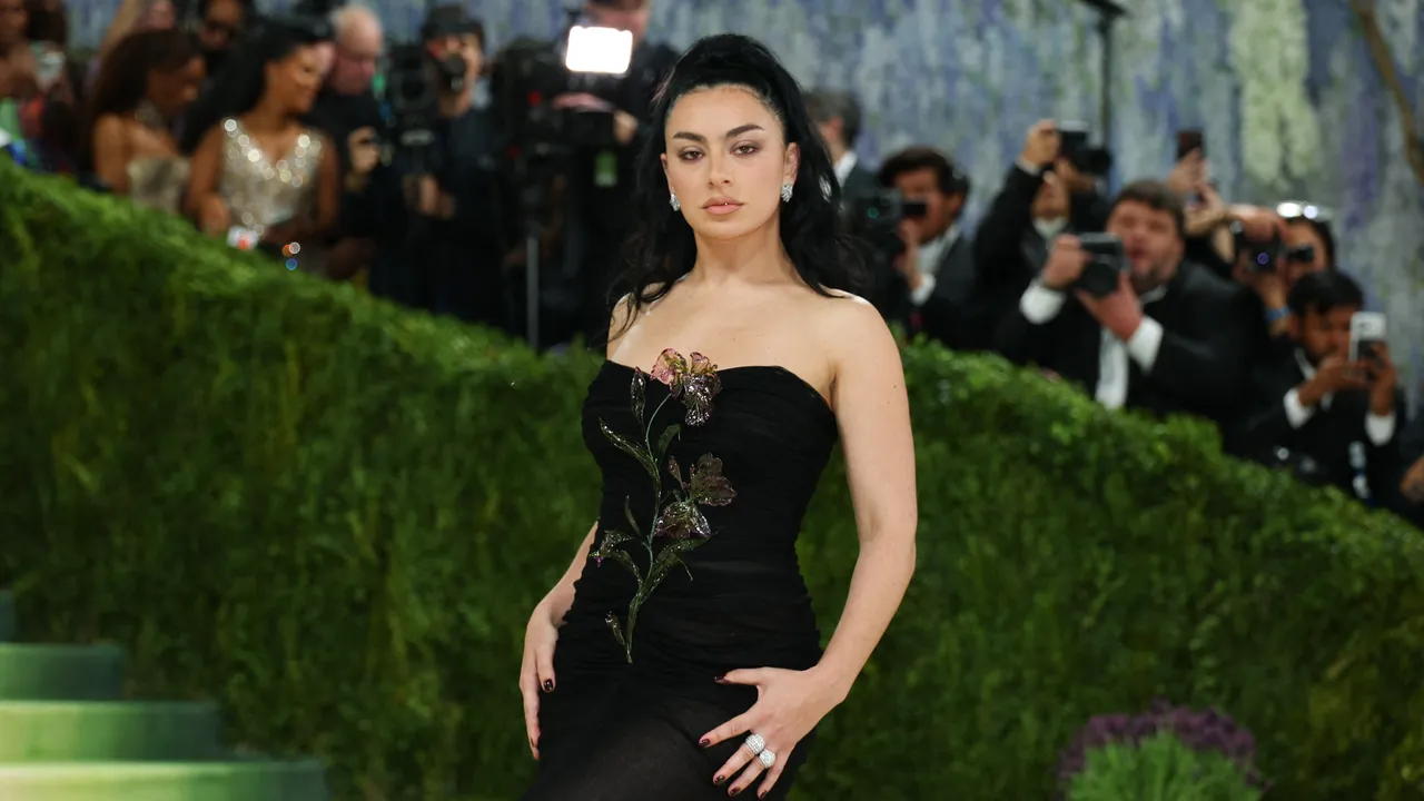 Charli XCX Announces New Album Music, Fashion, Film 图片 1