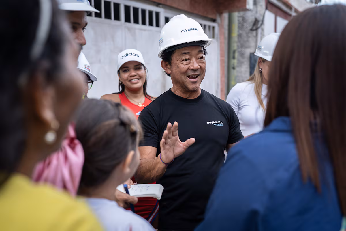 地震界的米克·贾格尔：工程师基特·宫本在委内瑞拉废墟中重建信任 图片 1