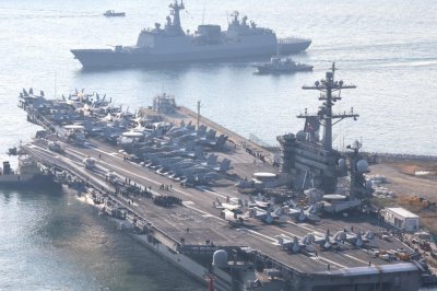 U.S. aircraft carrier arrives in Vietnam after Russian visit 图片 1