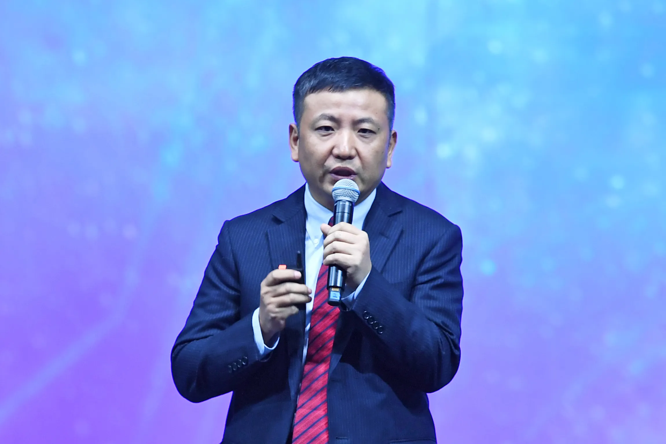 CXMT Founder Pledges $5.6 Billion to Workers After China AI Chipmaker’s IPO 图片 1