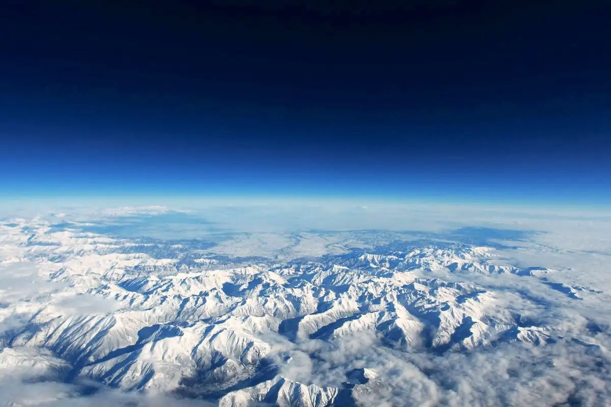 As the Planet Warms, Why Is the Upper Atmosphere Cooling? 图片 1