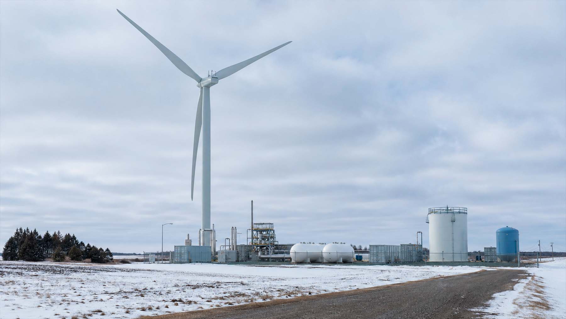 Wind turbine is being used to produce zero-carbon "green ammonia" fertilizer 图片 1