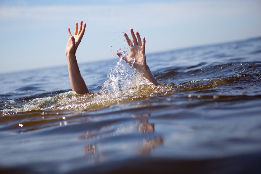 Drowning Doesn't Look Like Drowning (2021) 图片 1