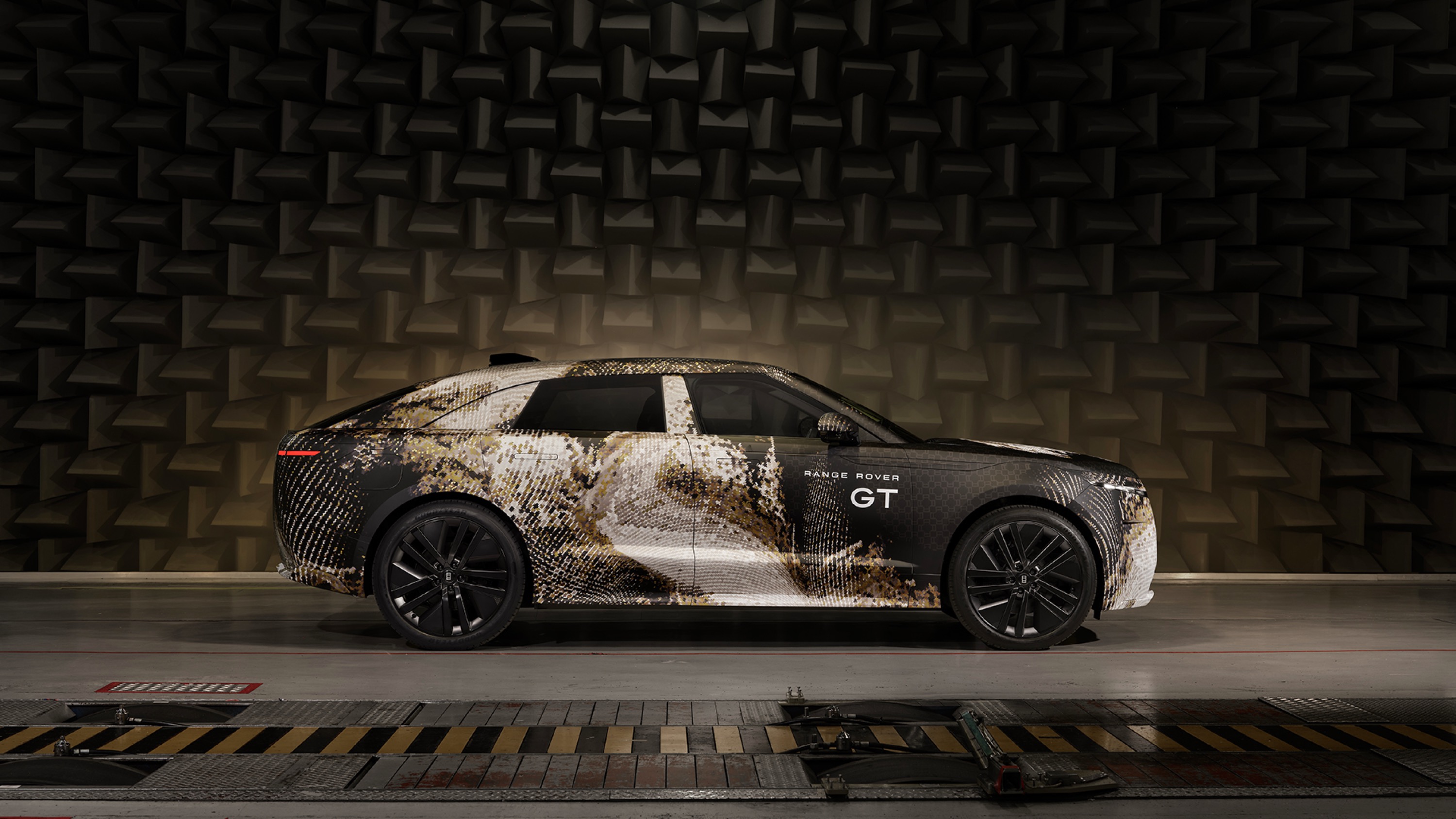 Range Rover answers the question: "What if we built a not-SUV?" 图片 1
