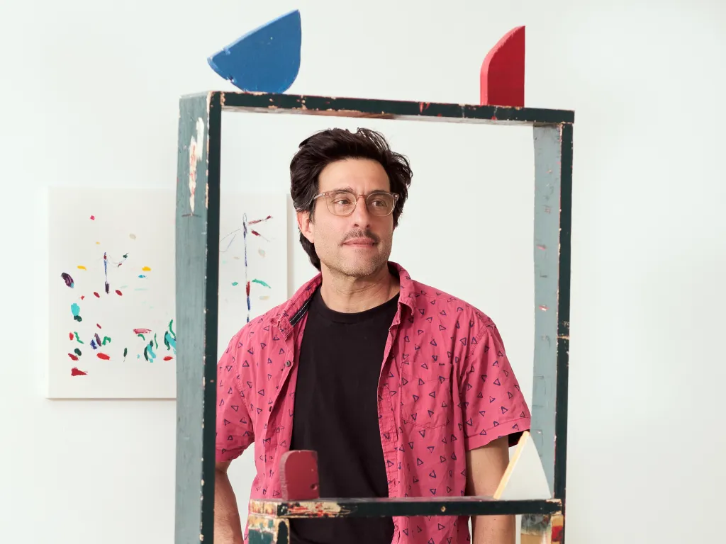 How Gedi Sibony Makes a Show, By Transforming Street Finds Into Magical ‘Frozen Moments’ 图片 1