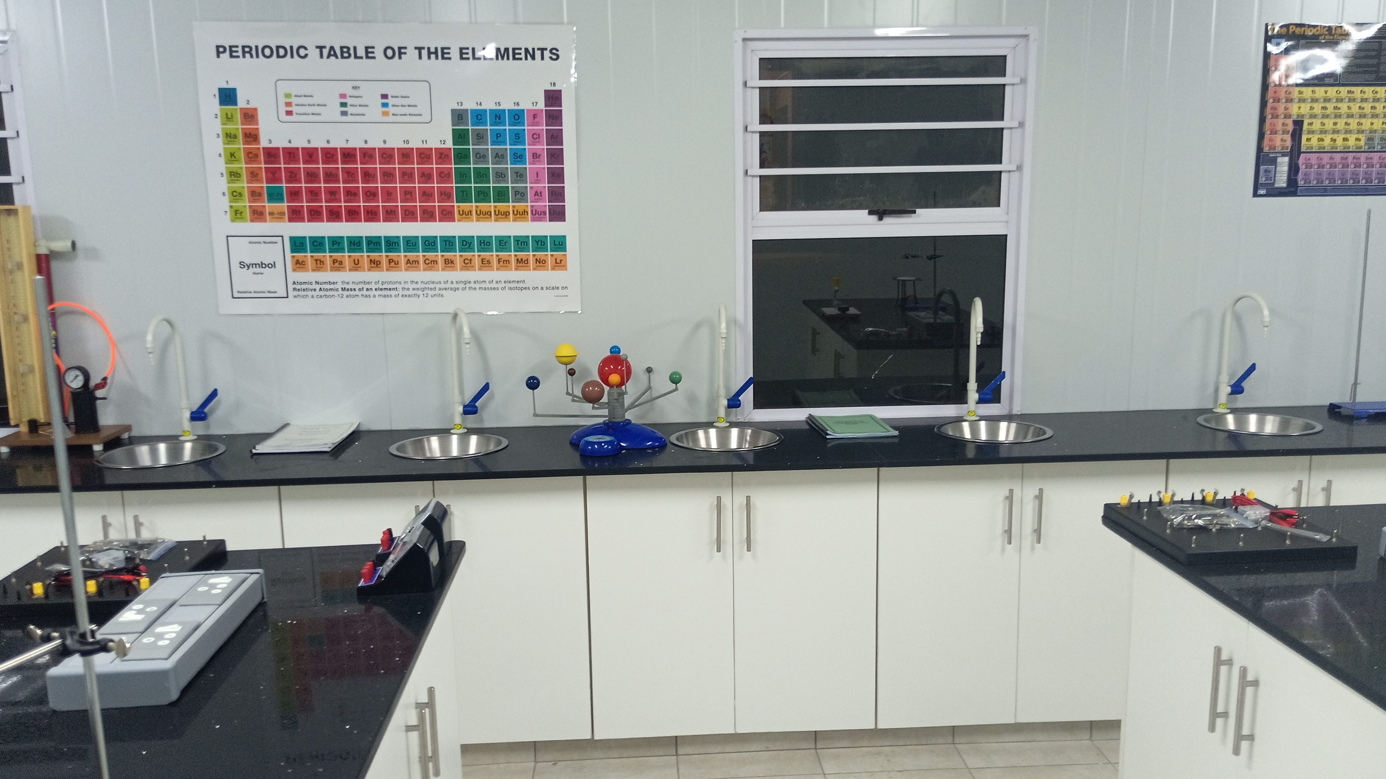 Mobile science labs improve science results in South Africa 图片 1