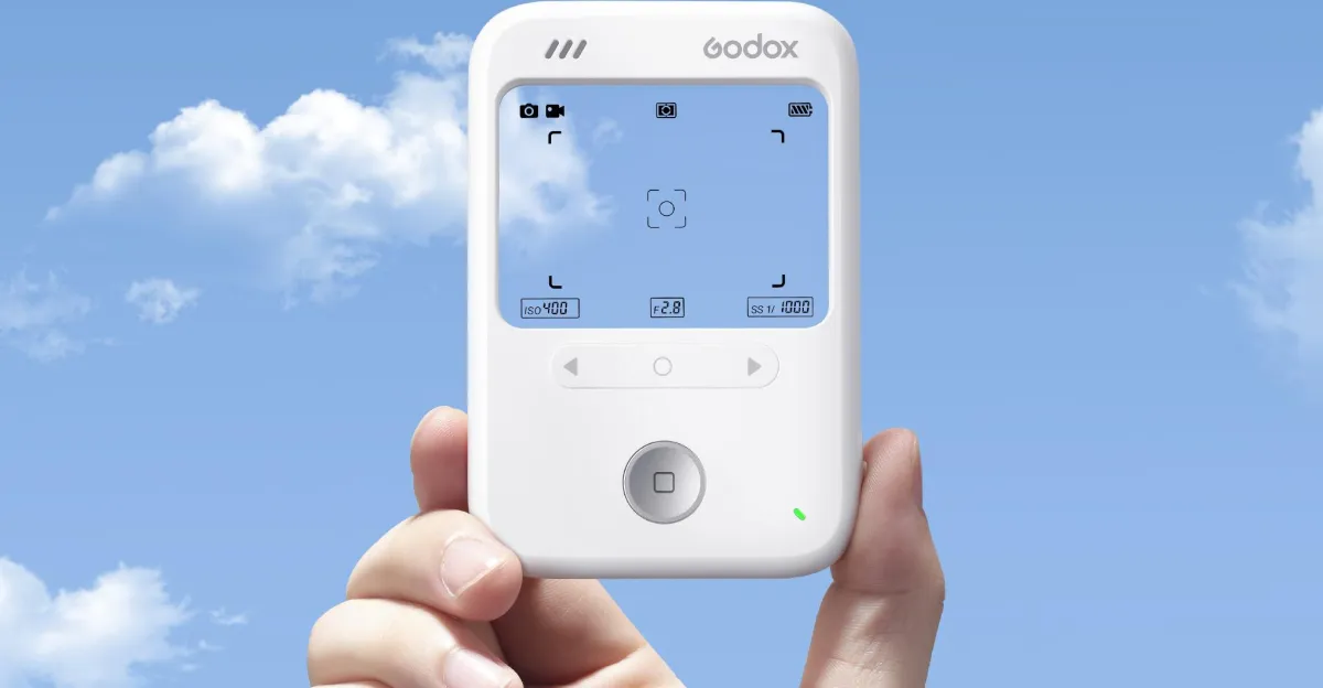This slim camera has a transparent LCD screen for a viewfinder 图片 1