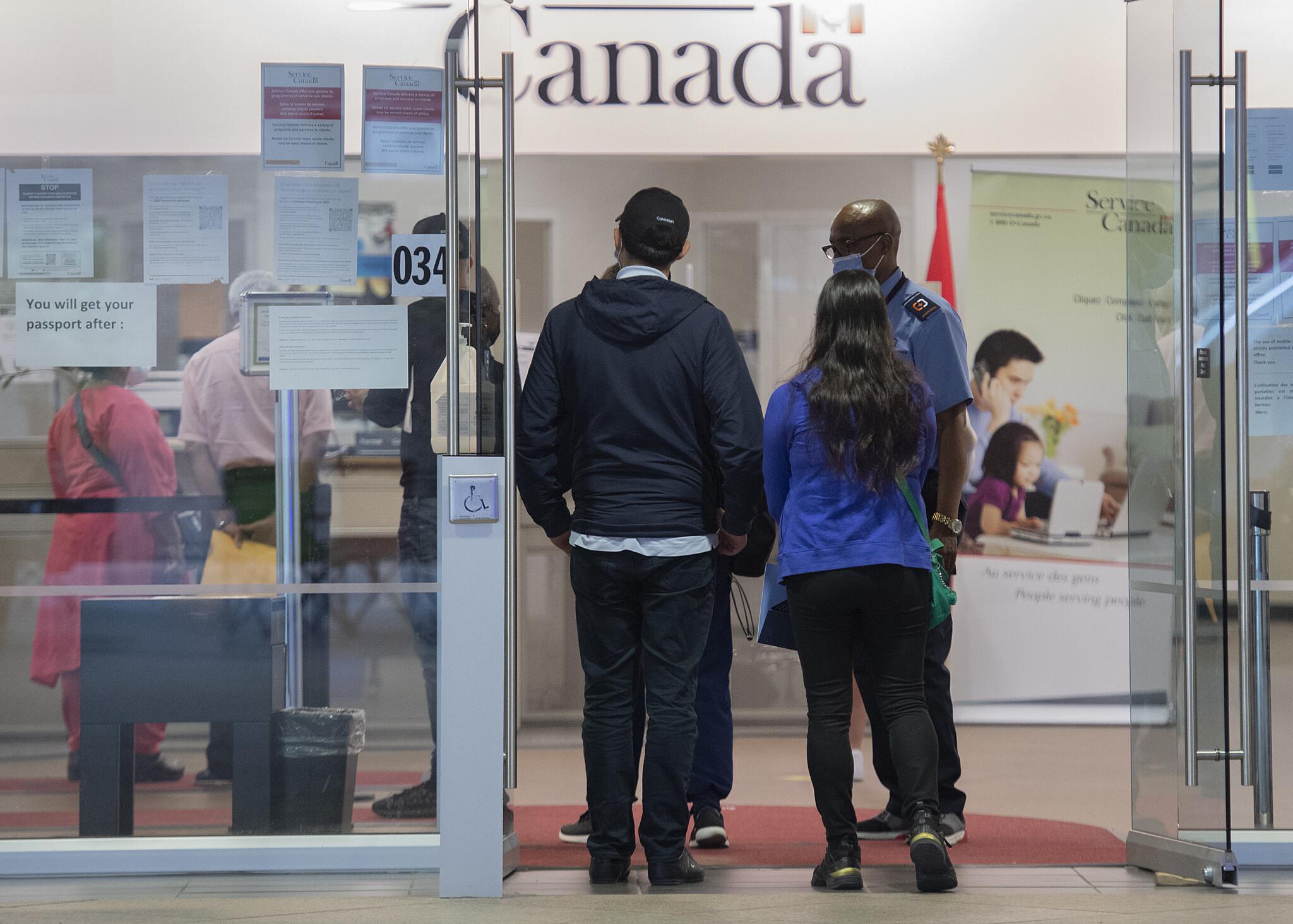 Canadians are leaving the country at record levels. Can anyone solve this? 图片 1