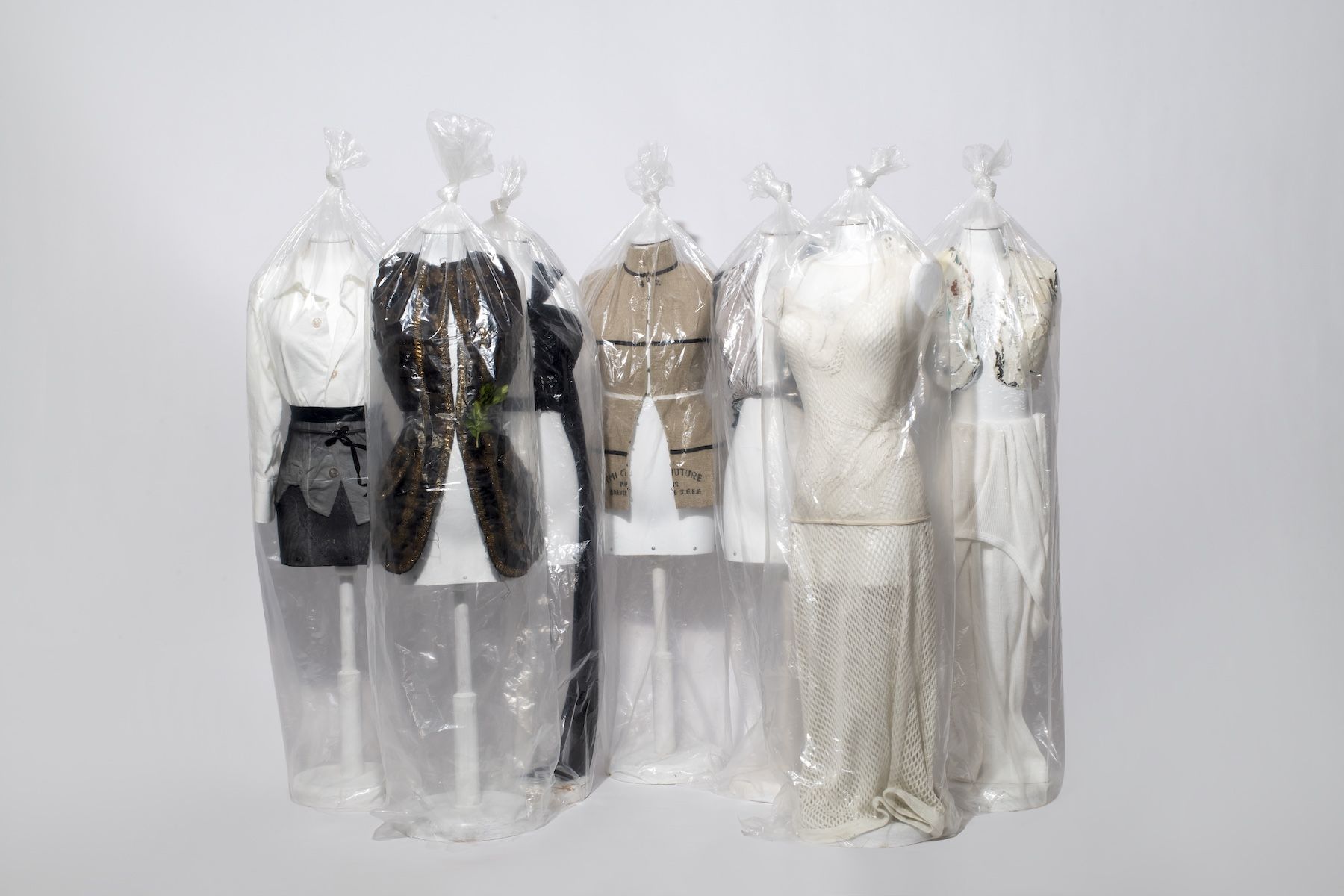 This auction sees Martin Margiela’s personal archive go on sale for the first time: ‘These are the holy relics of fashion’ 图片 1