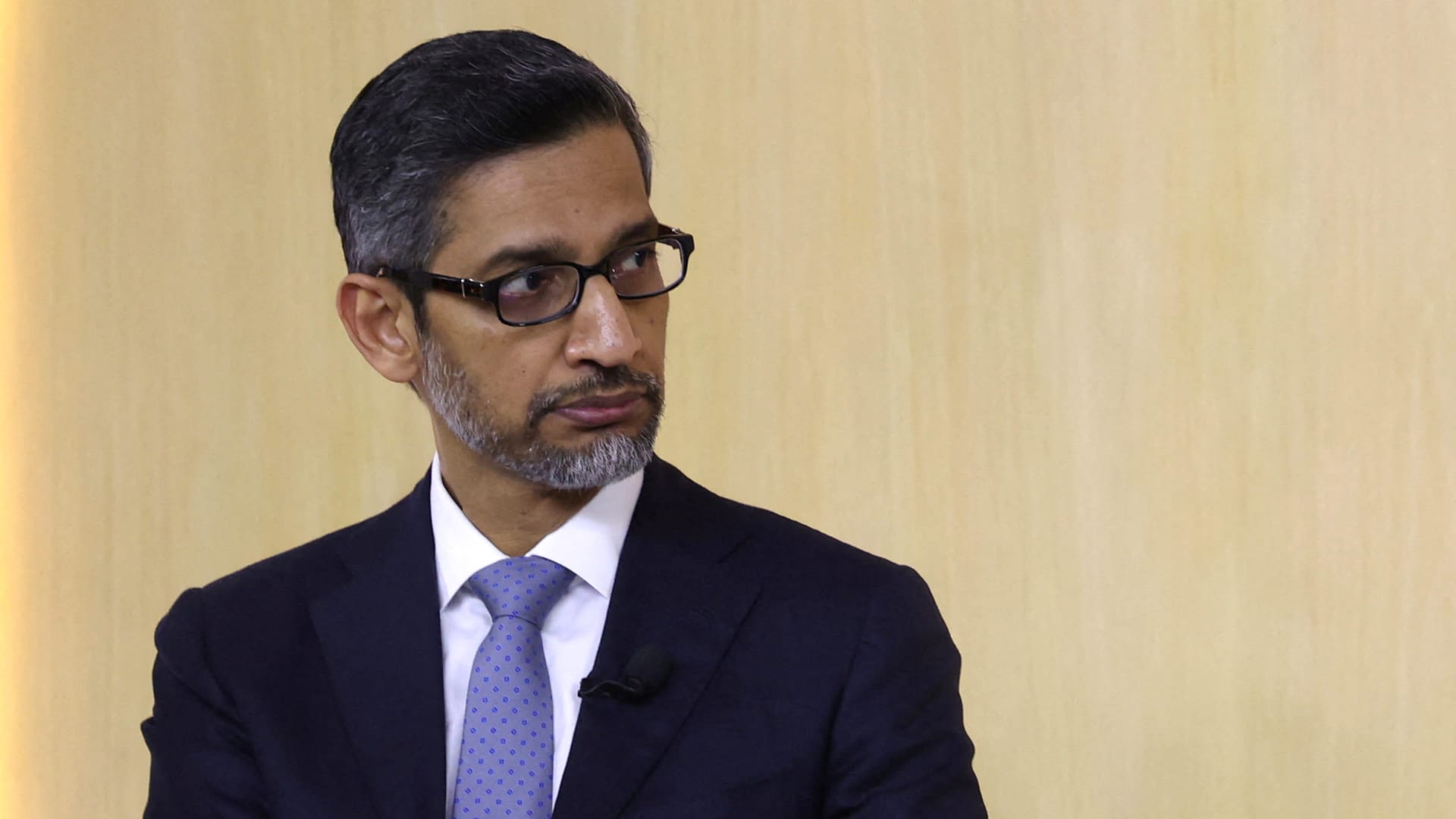Alphabet hikes 2026 capex spend to $195B-$205B 图片 1
