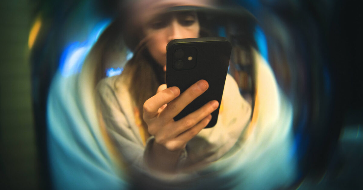 Social media feed is built to agree with you. What if it didn't? 图片 1