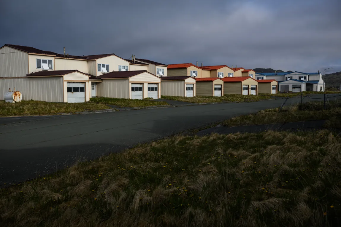 On This Nearly Deserted Alaska Island, You Pay to Keep Hundreds of Empty Buildings Wired for Internet 图片 1