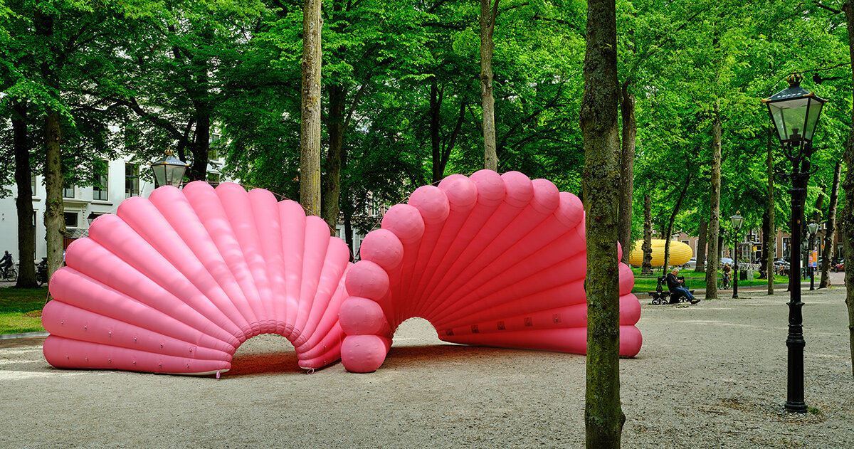 the hague becomes an open-air museum of inflatable art during blowup jubilee 图片 1