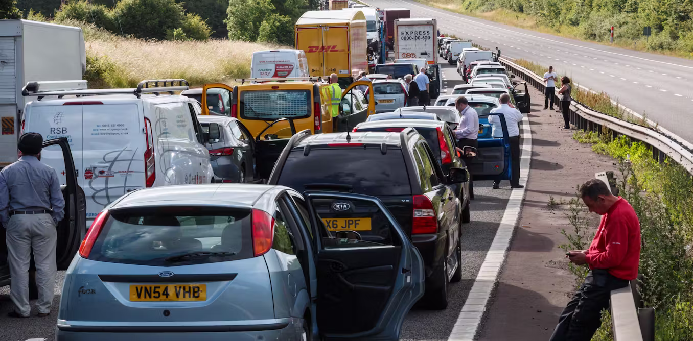 Don't change lanes – the maths of holiday traffic jams 图片 1