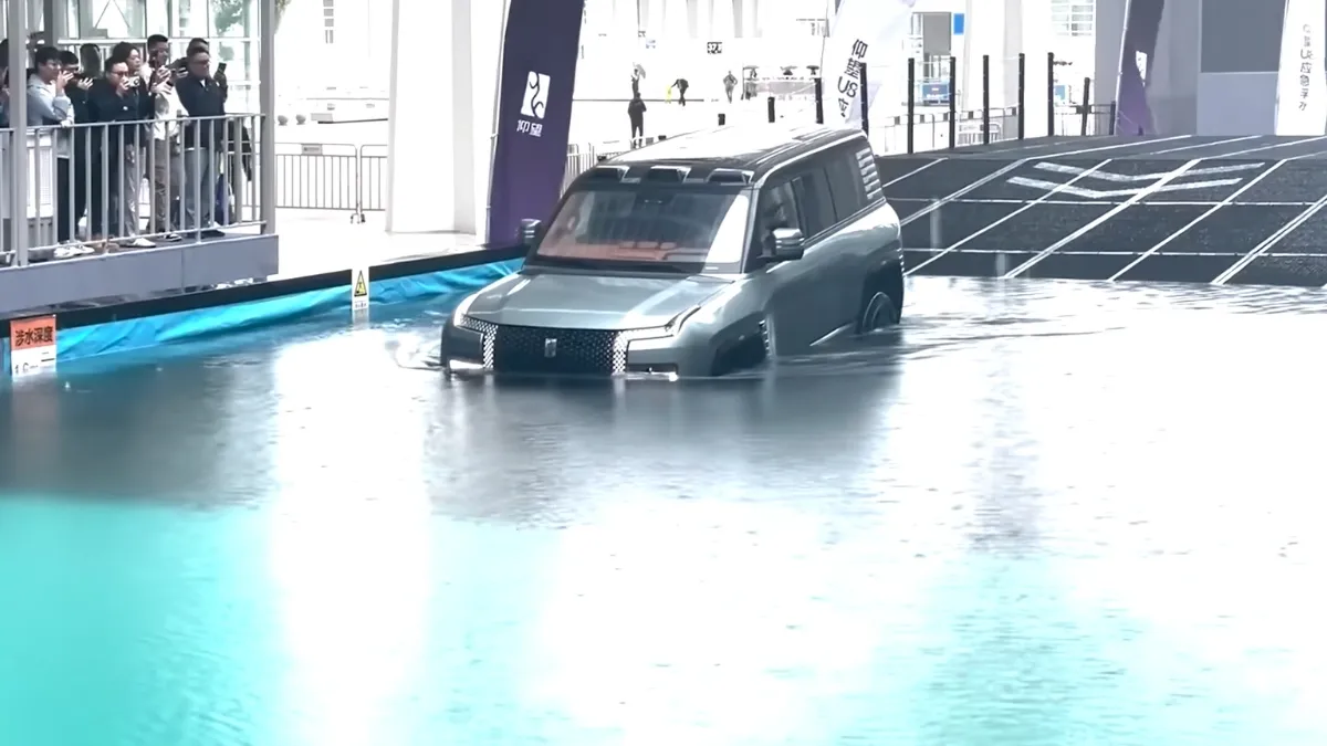 BYD Yangwang U8 has remarkable emergency floating function that would save lives 图片 1