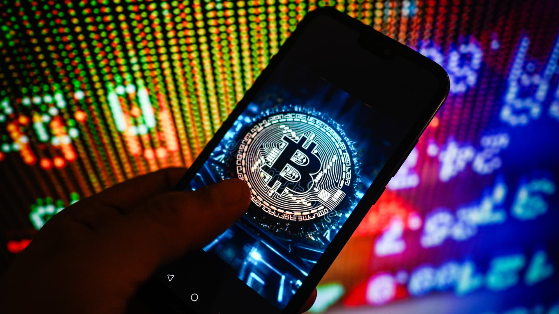 Bitcoin cracks $60k, sinking to lowest level since October 2024 图片 1