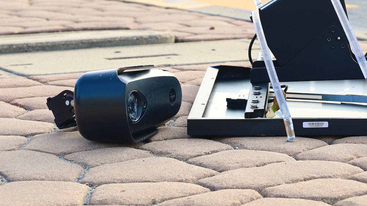 Across the US, people are dismantling and destroying Flock surveillance cameras 图片 1