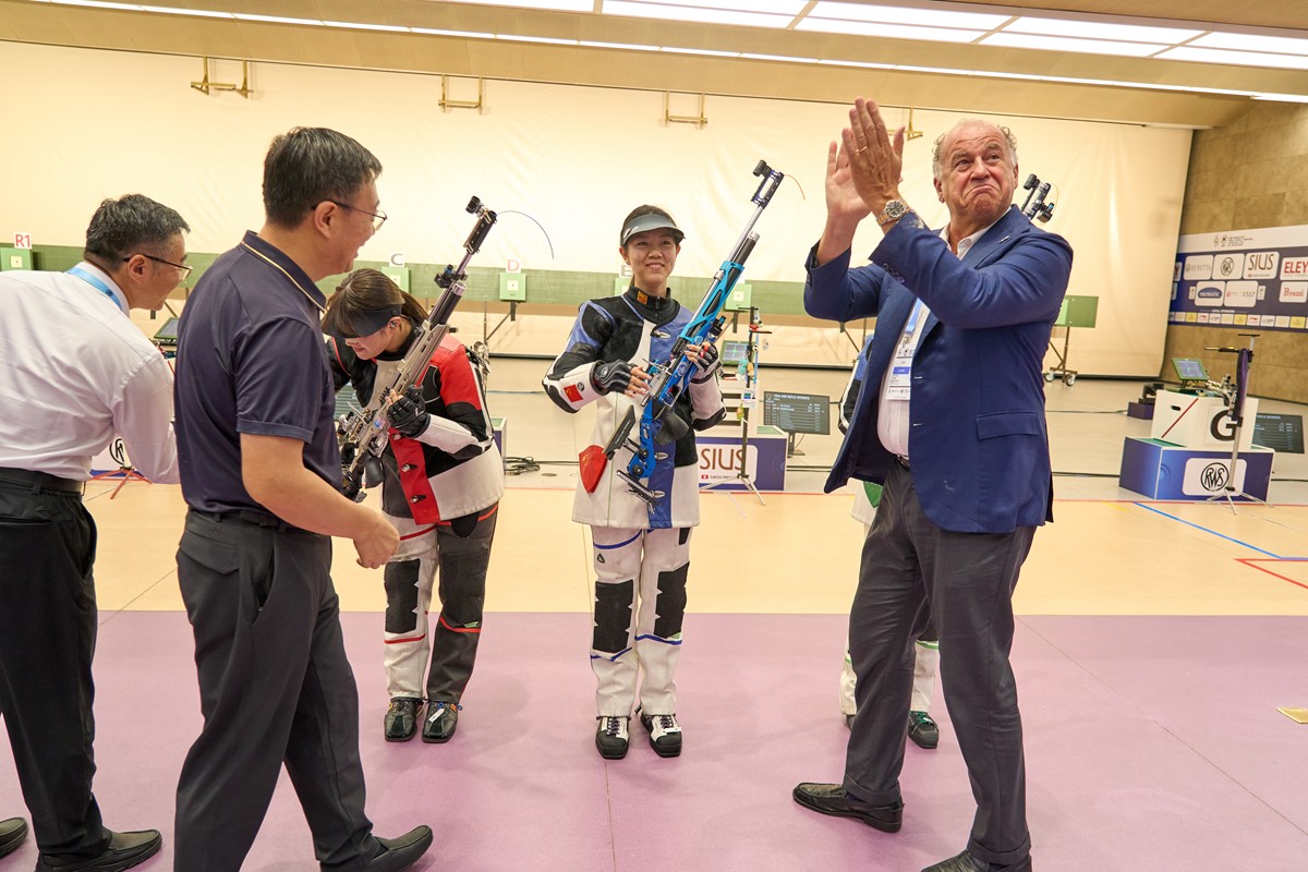16-year-old Du Yuchen earns first ISSF World Cup title on home range 图片 1