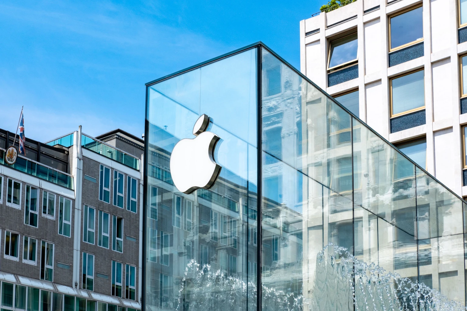 Apple: Hardware Price Hikes May Drive Frontloading, Then Cool-Off (Downgrade) 图片 1