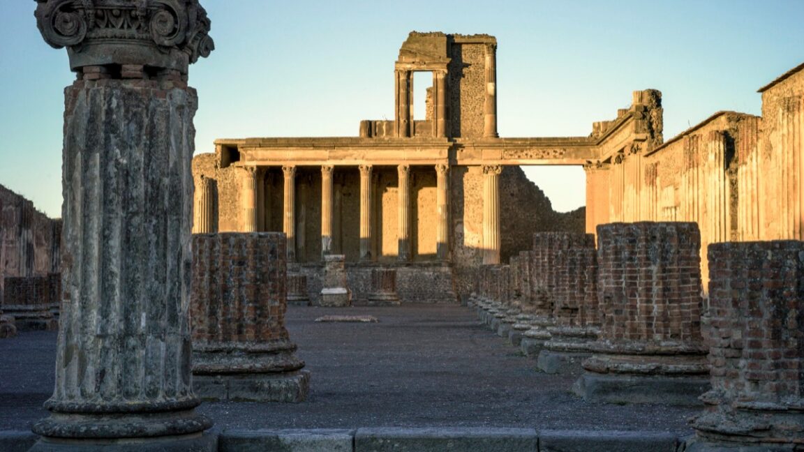 Let Tom Hiddleston be your guide to Pompeii's final day 图片 1