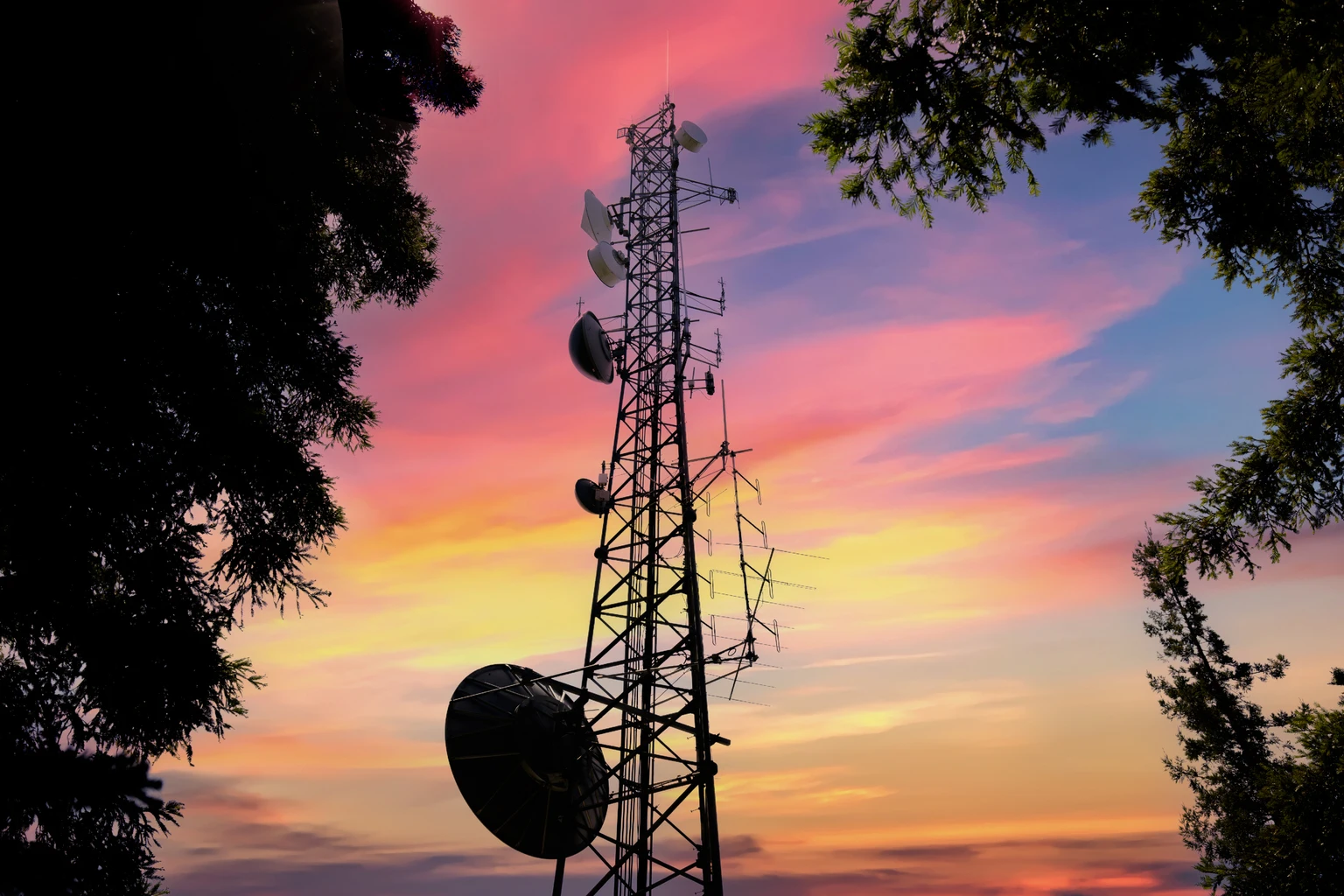 Array Digital Infrastructure's Bonds Are Cheap As Investment-Grade Telephone and Data Systems To Take Over 图片 1