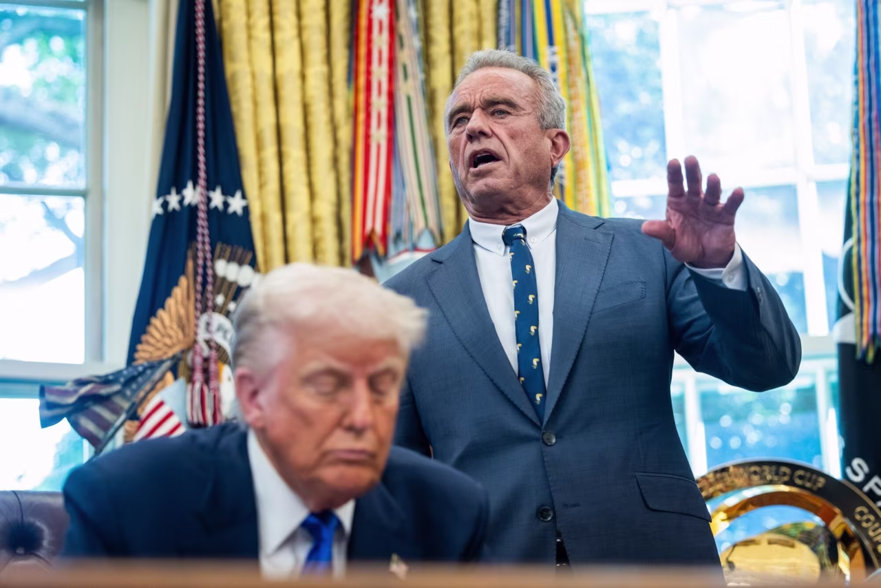 Trump Turns Up the Heat on RFK Jr. to Cut Back Childhood Vaccines 图片 1