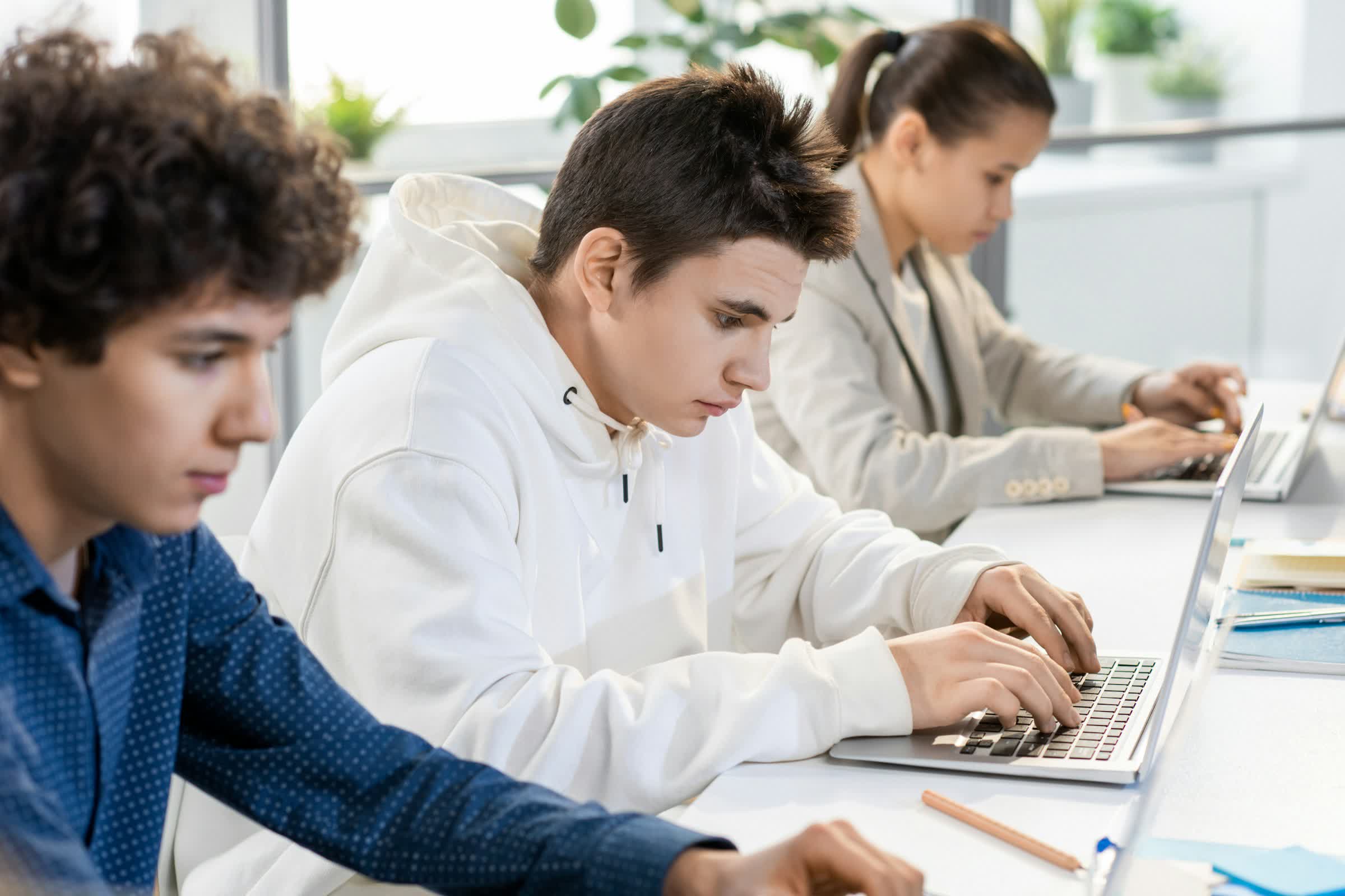 Professor's invisible prompt trap catches 32/35 students cheating with AI 图片 1