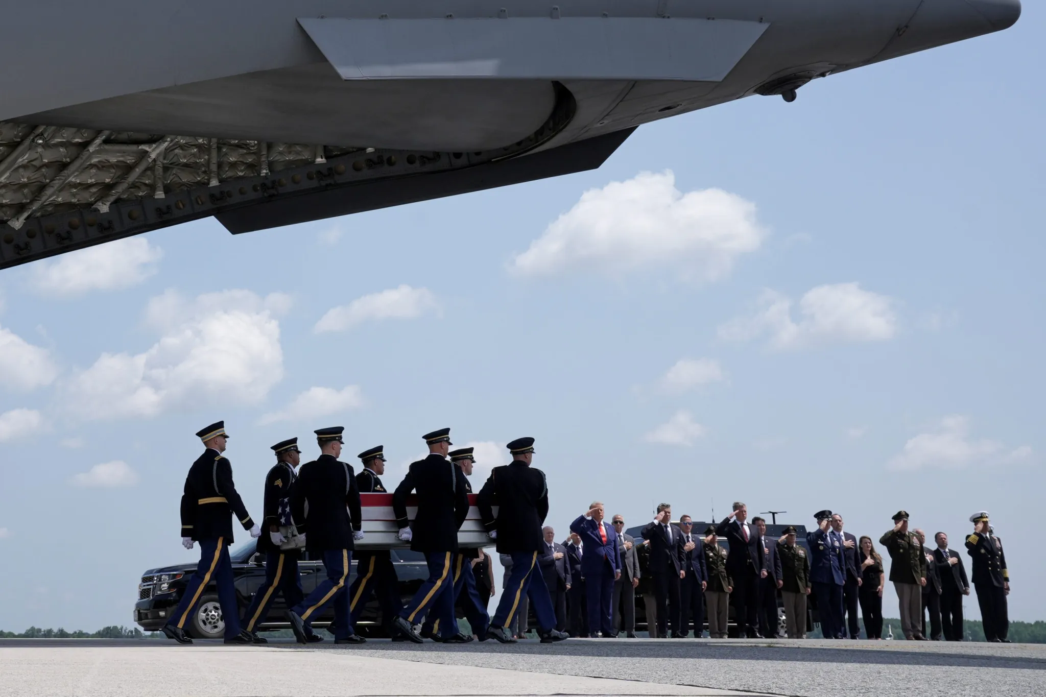 U.S. troops killed recently were moved from the Iran war death toll to ‘overseas operations’ after the Pentagon claimed ‘temporary data disruptions’ 图片 1