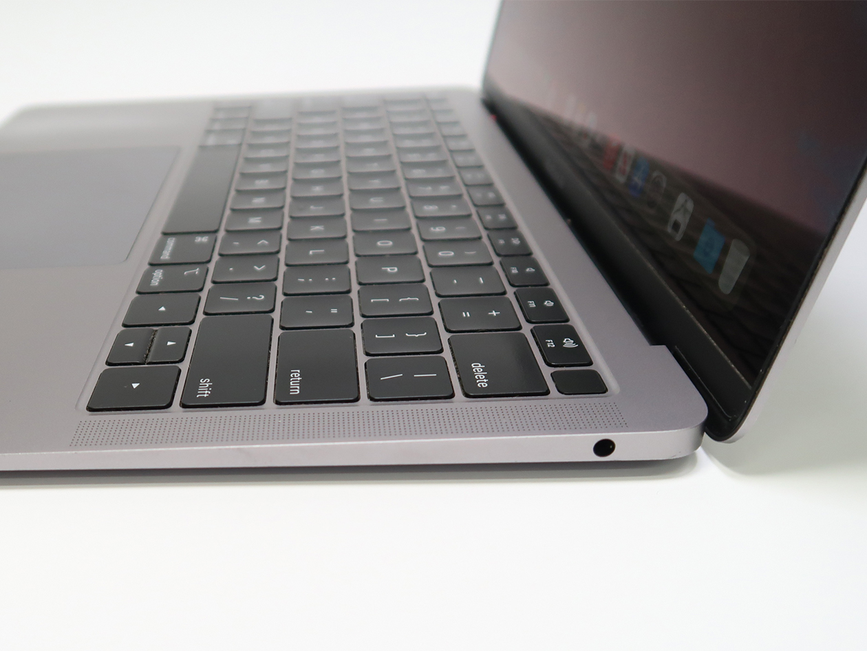 This $199.97 MacBook Air is the perfect grab-and-go Apple laptop 图片 1