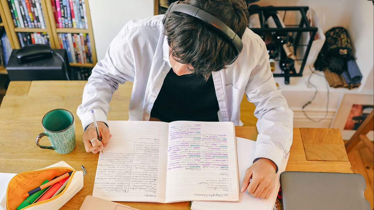 Is music a distraction for my teenager while they revise? 图片 1