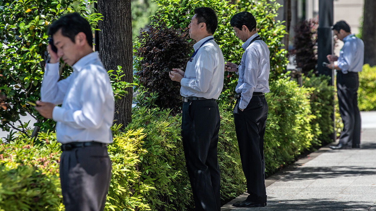 Japan's Gen X workers are struggling 图片 1