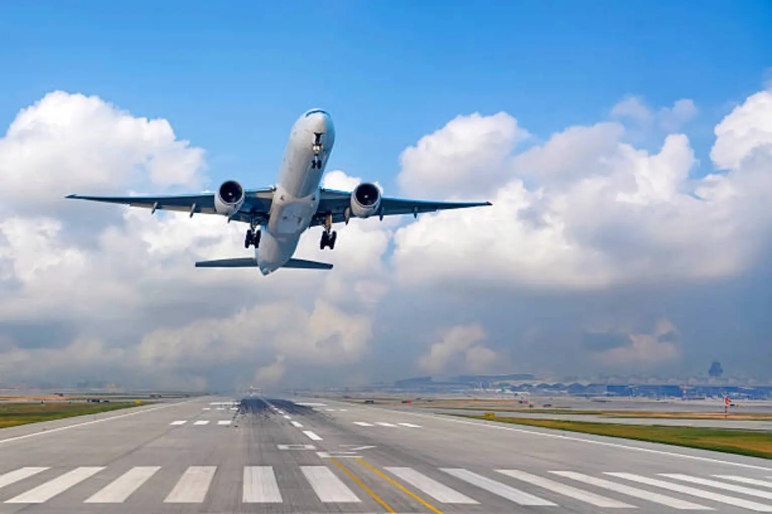 JETS: Taking Flight Amid Lower Oil, But Skies Ahead Not Yet Clear 图片 1