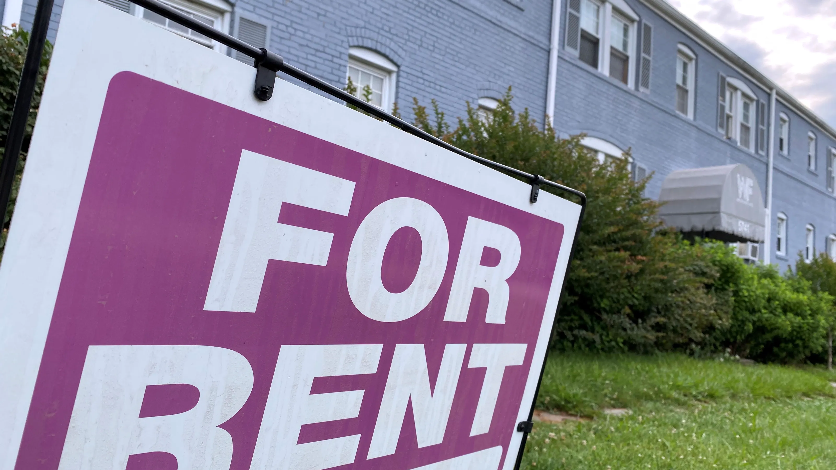 Working from home? That will be extra. Renters rage over new fee 图片 1