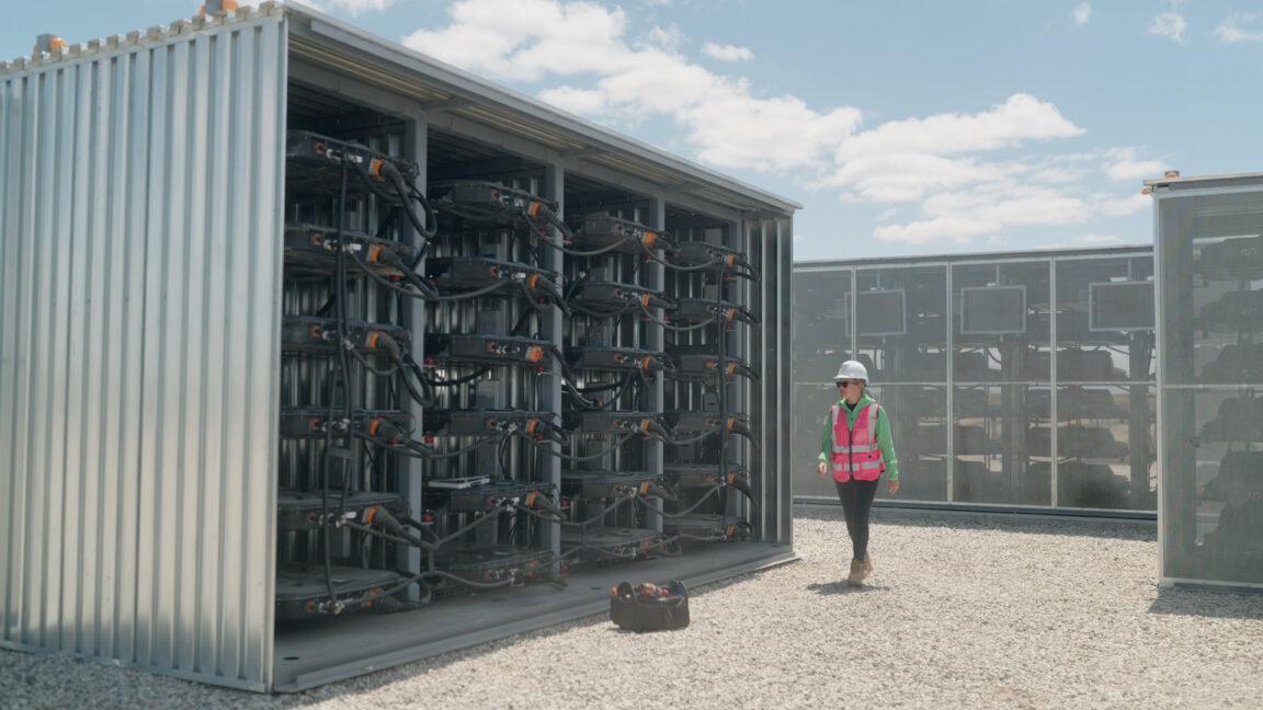 Used Waymo robotaxi batteries become backup storage for power grids 图片 1