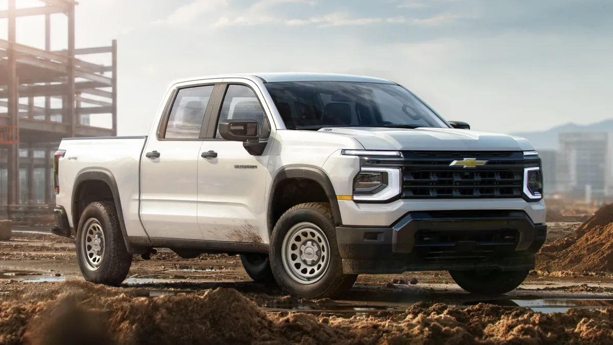 Base Chevy Silverado 1500 Work Truck Finally Gets the Duramax Diesel 图片 1