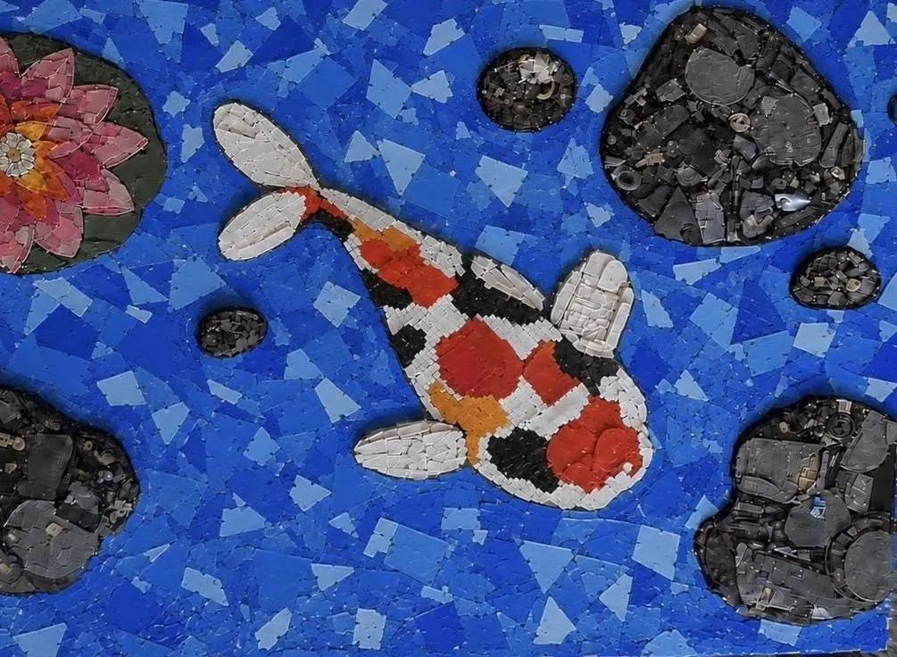 A Koi Pond Mosaic Made from 10 Pounds of 3D Printer Waste 图片 1